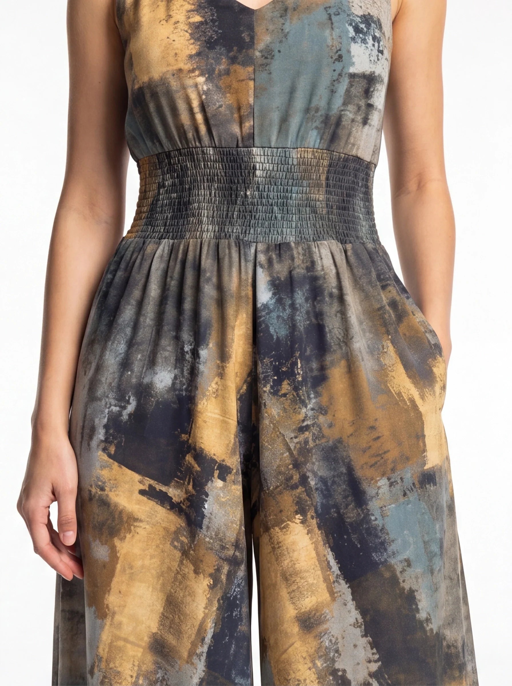 Stylish Wide-Leg Jumpsuit with Pockets and Adjustable Straps