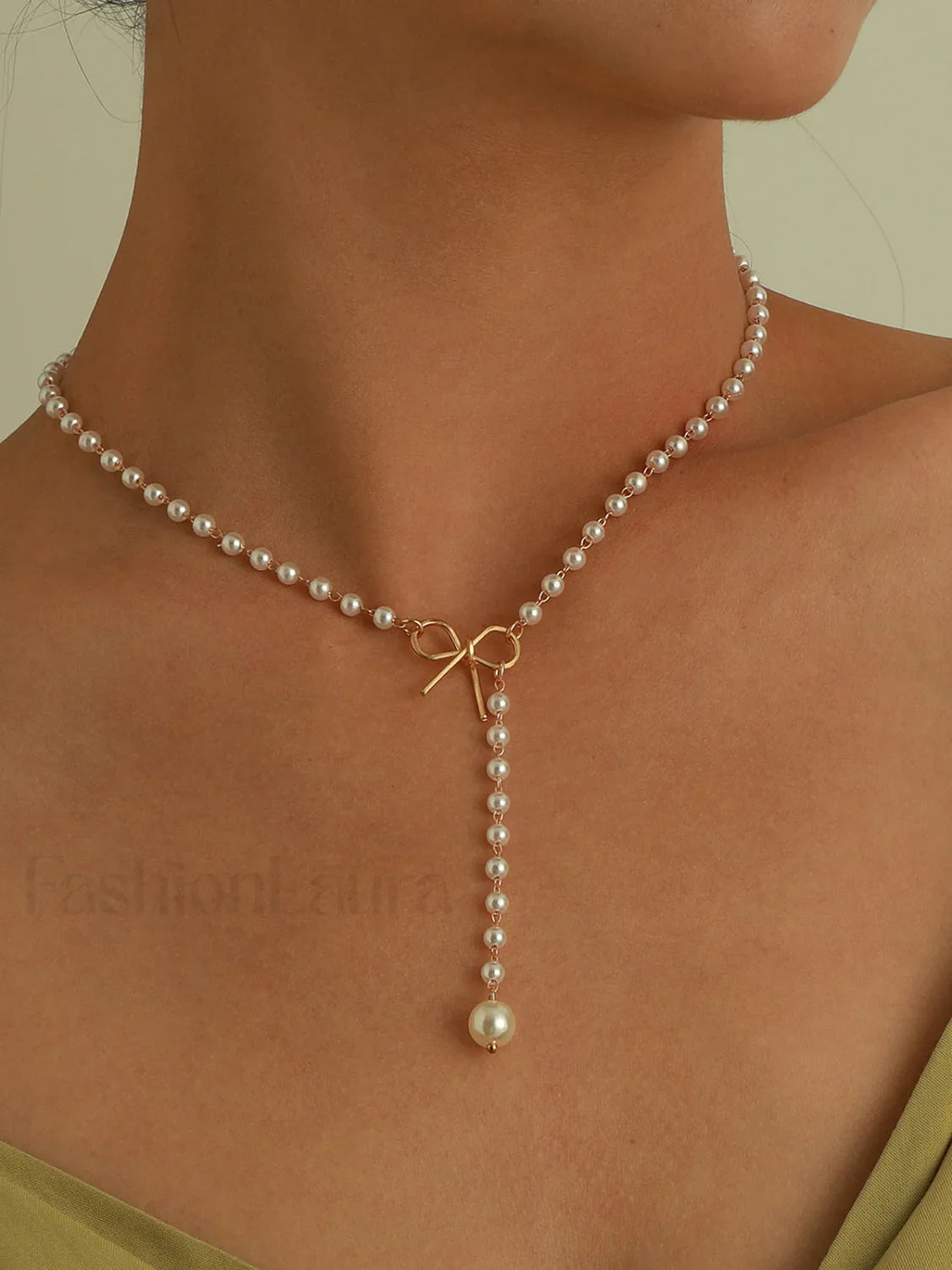 Pearl Bow Knot Pendant Necklace
