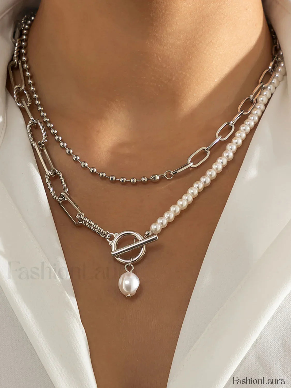 Pearl Charming Saturn Necklace