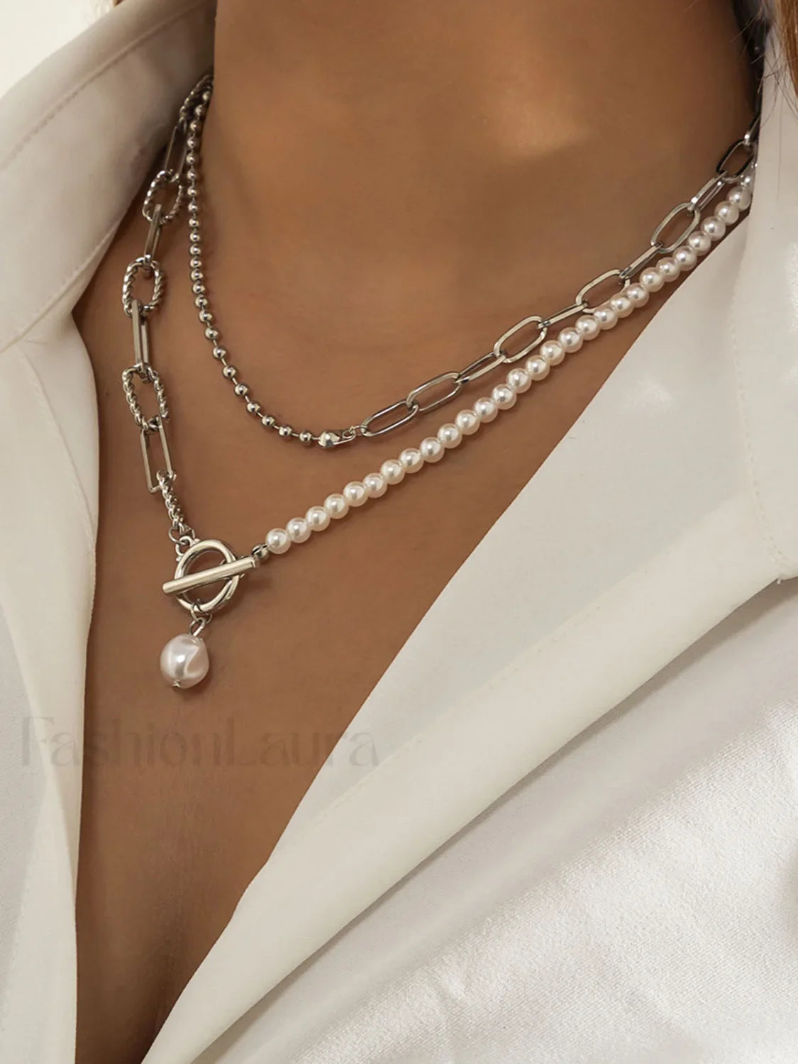 Pearl Charming Saturn Necklace Silver / One Size Necklaces