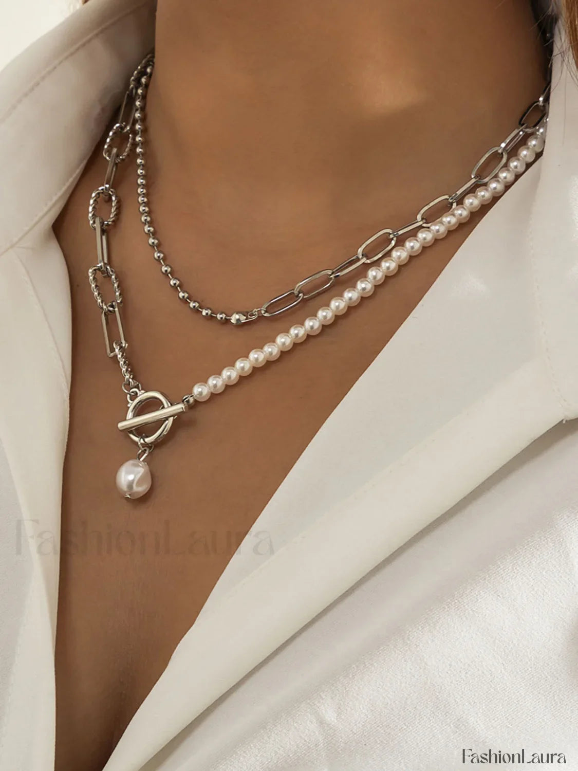 Pearl Charming Saturn Necklace