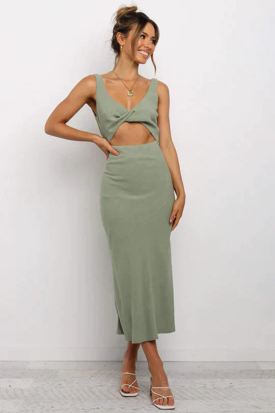 Gudelia Midi Dress in a Wrap Style for Women Refined Relaxed Wear