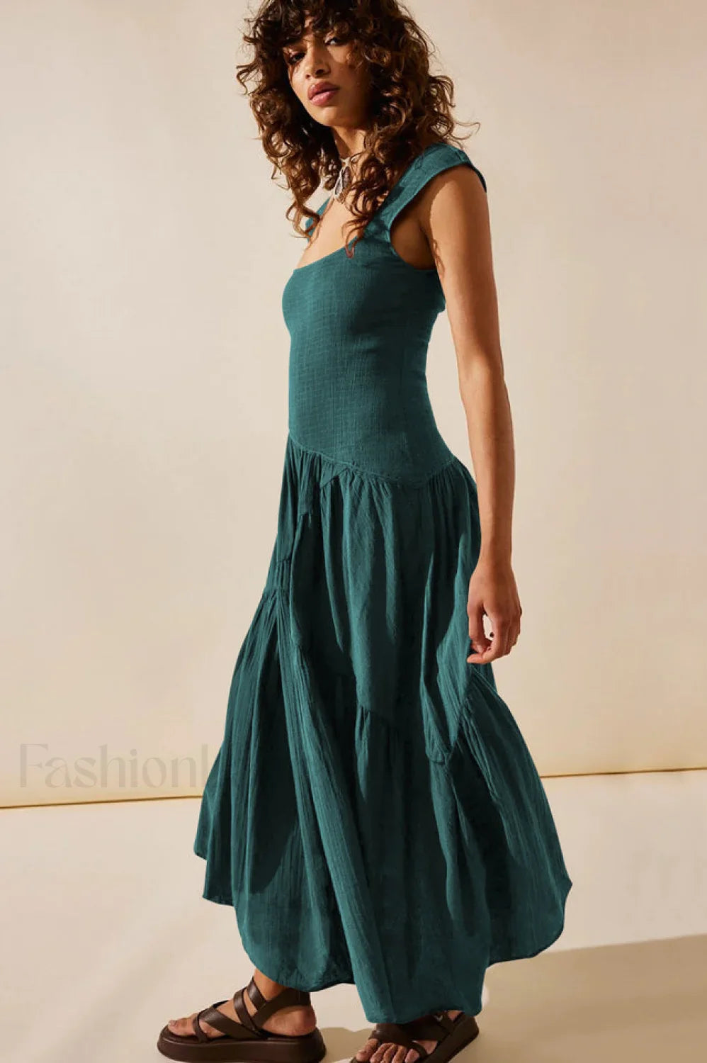 Traveler Elegant Midi Dress