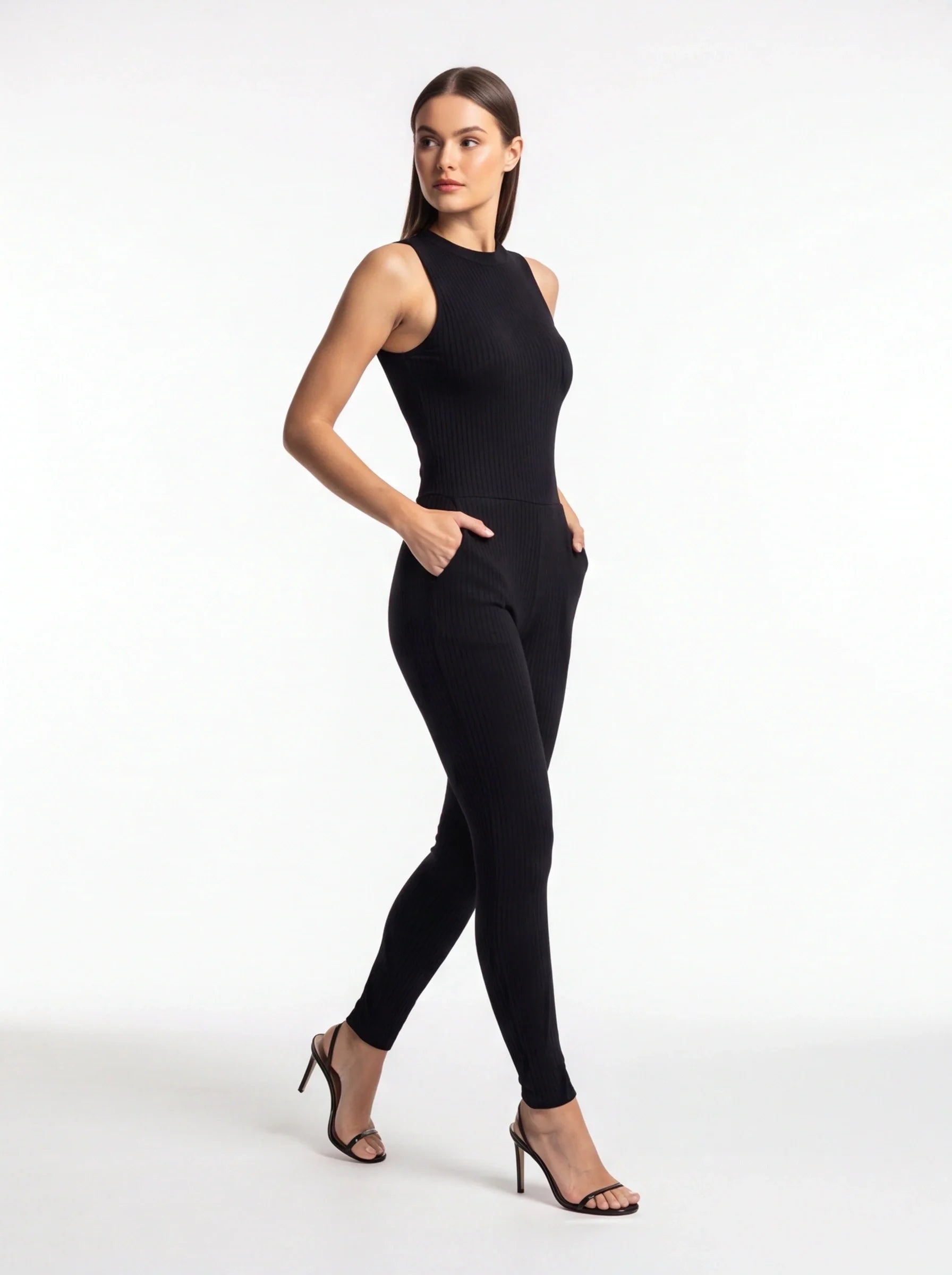 Elegant Black Jumpsuit for Women with Tailored Fit and Pockets