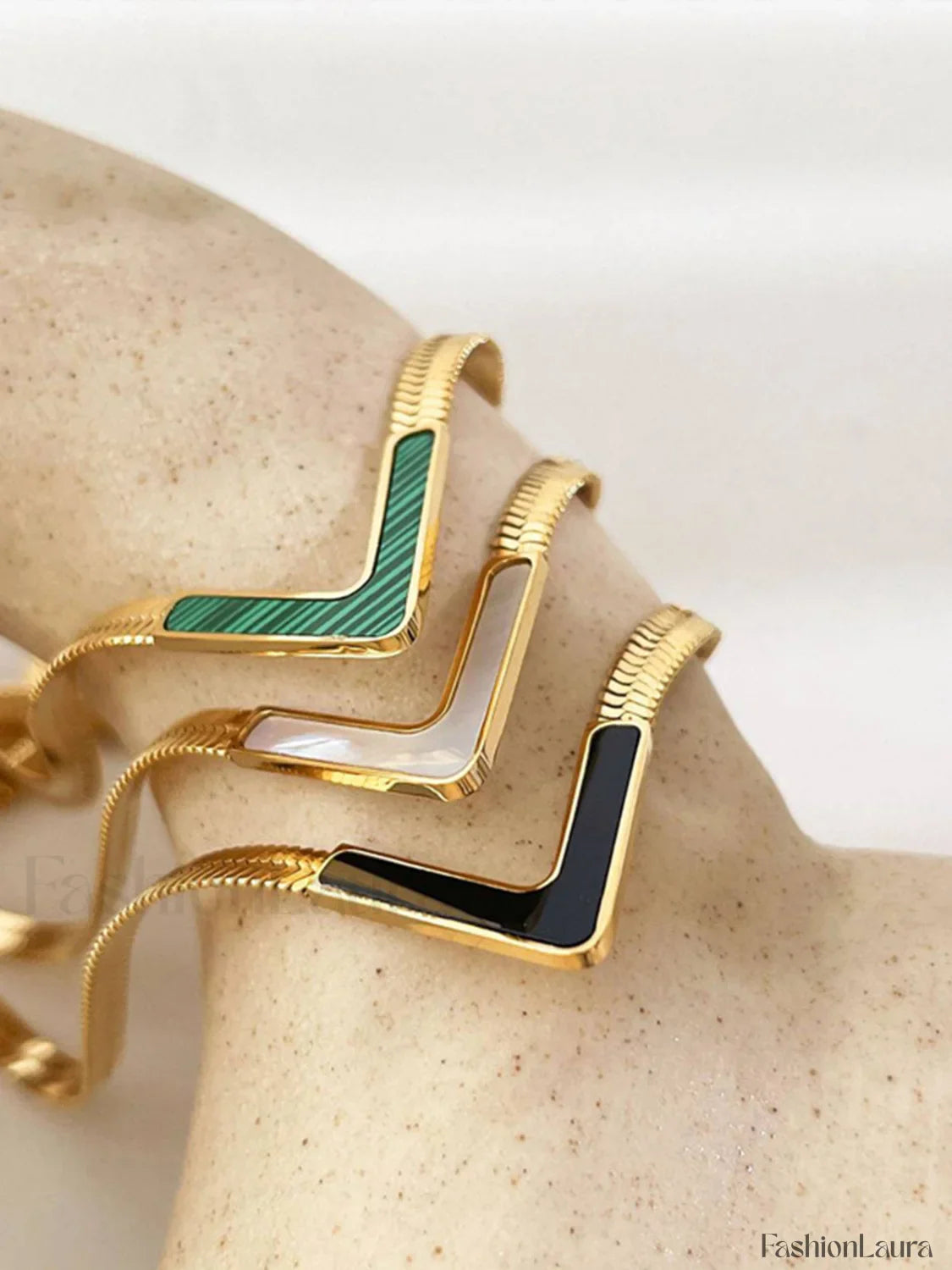 Victoria Charming Necklace