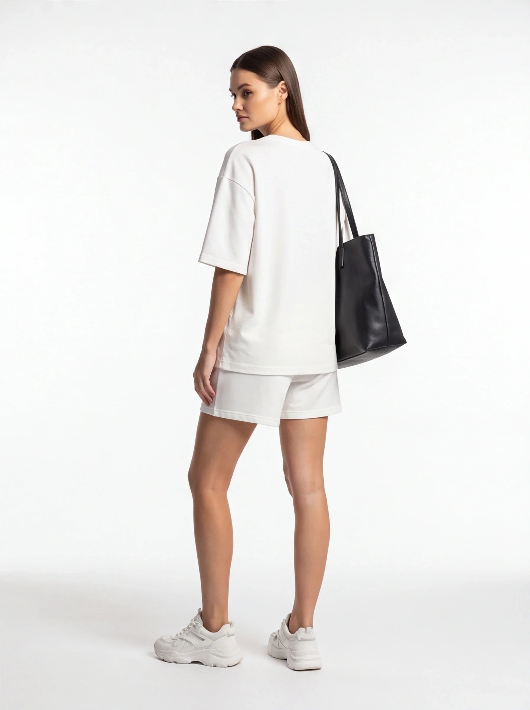 Relaxed Minimalist Women's Lounge Set with Soft Fabric and Comfortable