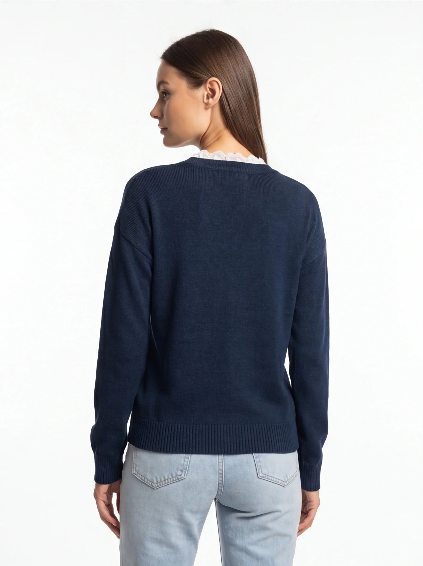 Elegant Feminine Blouse with Soft Fabric and Versatile Design