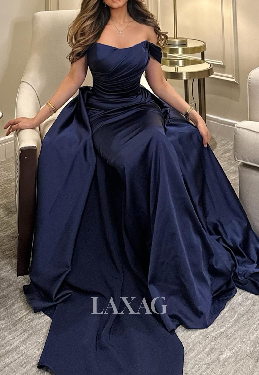 Off-Shoulder Sleevelesss Pleated Mermaid Evening Dress Scoop-Neck Train Satin Formal Gowns