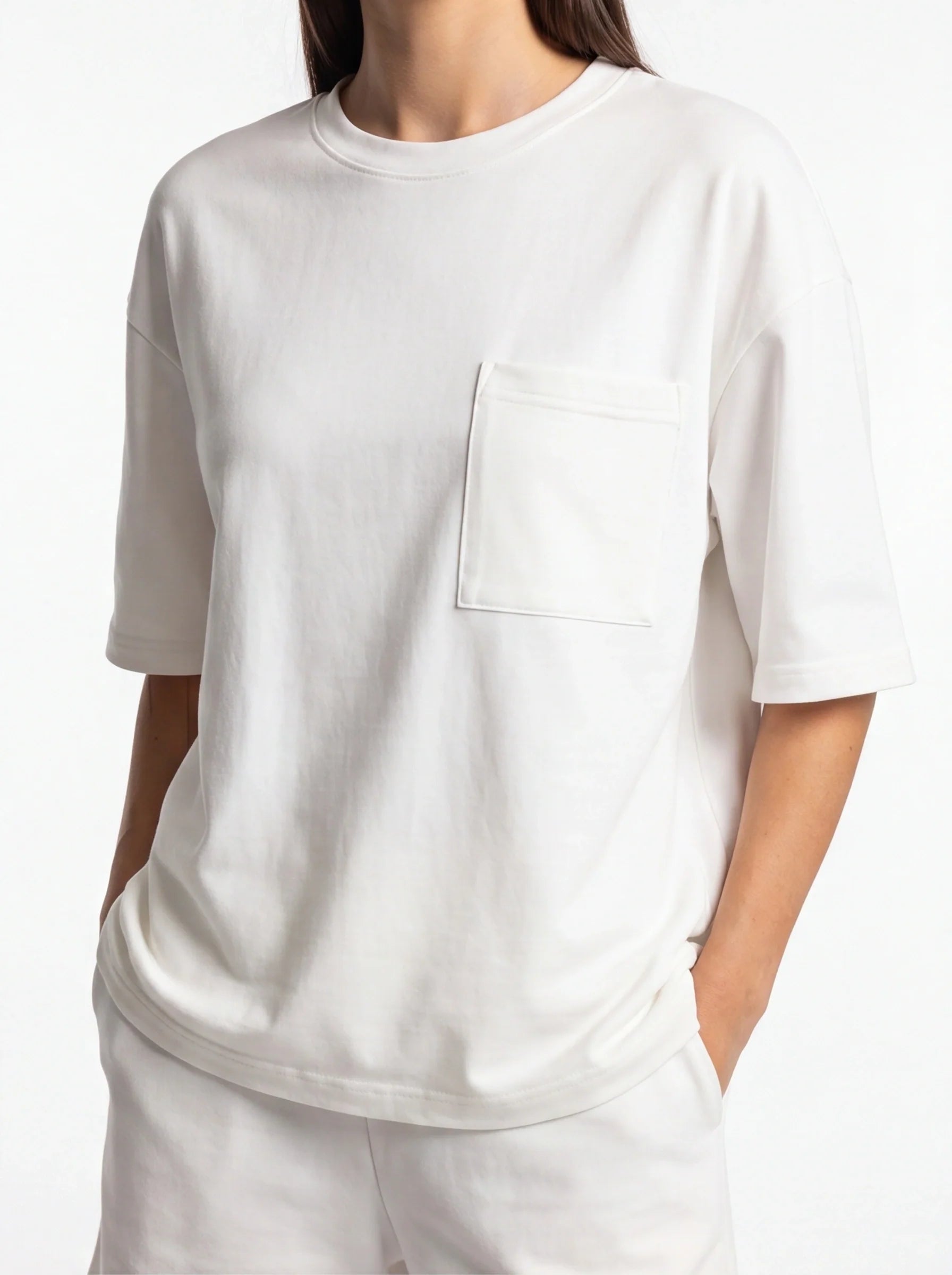Relaxed Minimalist Women's Lounge Set with Soft Fabric and Comfortable